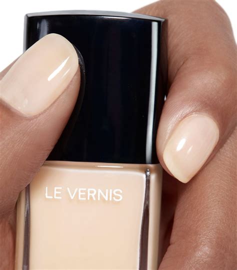 LE VERNIS Longwear nail colour 187 .